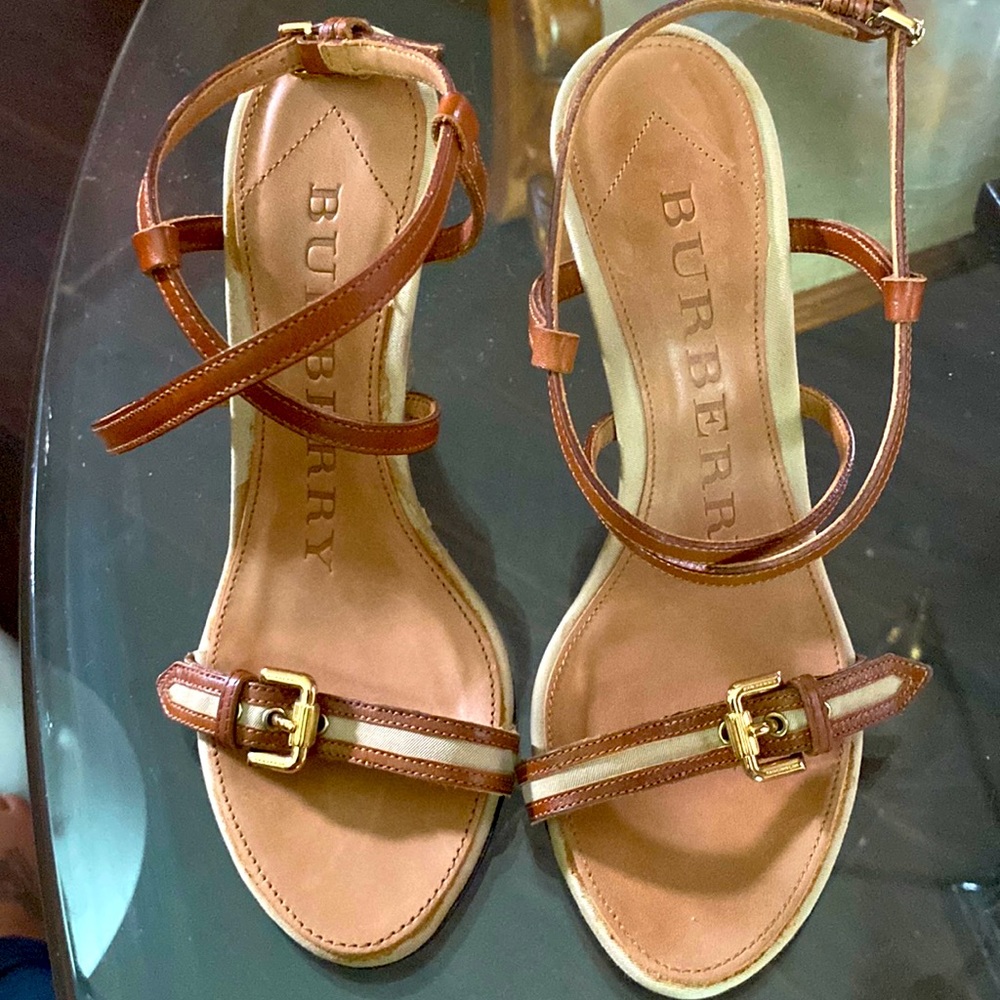 Tan Burberry heals